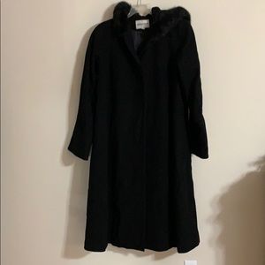 Black Heavy Jacket: faux fur around the hood